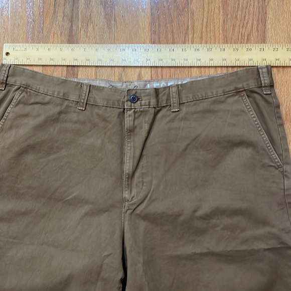 A NWOT pair of Eddie Bauer Men’s Shorts Tag size T44 Brown - Picture 2 of 12